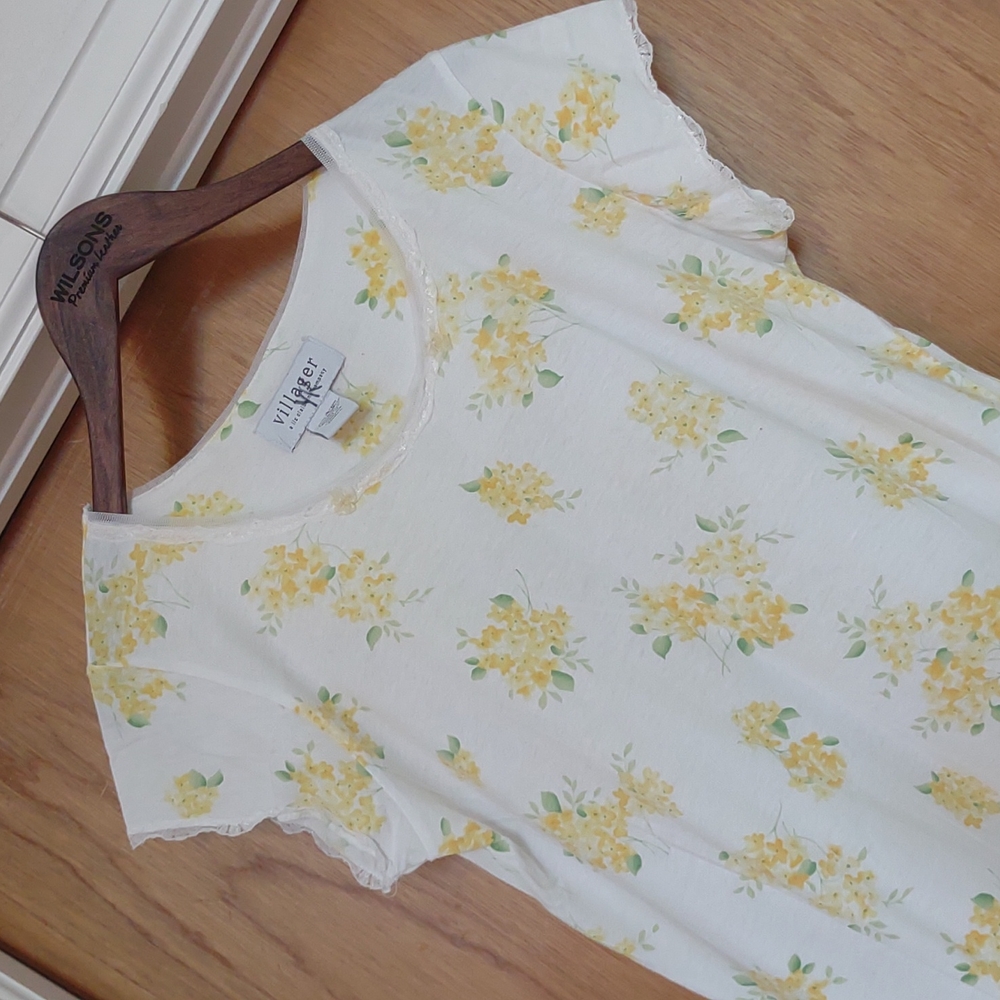 Beautiful Vintage Nightgown - Picture 2 of 5